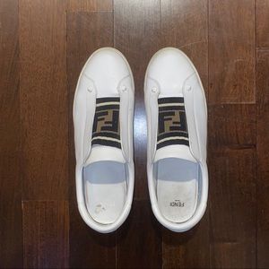 Women’s leather sneaker